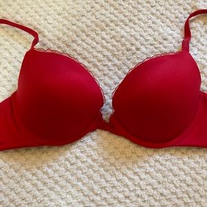 34 B Calvin Klein push-up bra